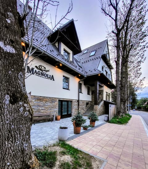 Property building, Spring, Day, Garden view