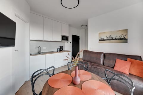 TV and multimedia, Kitchen or kitchenette, Seating area