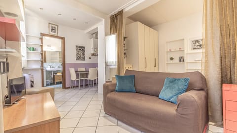 Bathroom, TV and multimedia, Living room, Seating area, Dining area, wardrobe