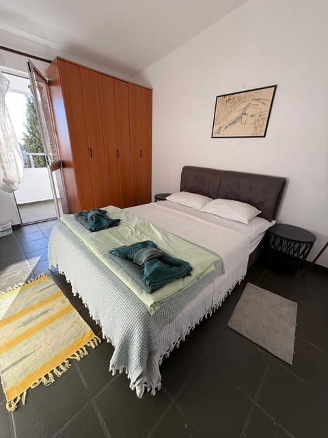 Bed, Photo of the whole room, Bedroom, towels, wardrobe
