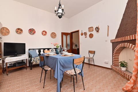 TV and multimedia, Living room, Dining area