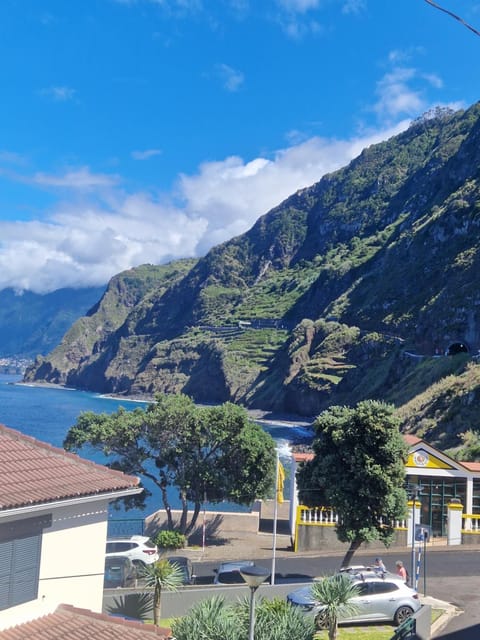 Mountain view, Sea view