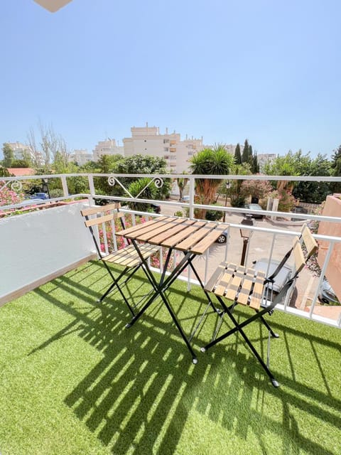 Patio, Spring, Day, Balcony/Terrace