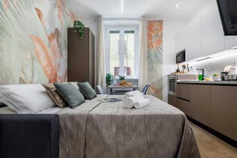 Bed, TV and multimedia, Kitchen or kitchenette, Living room, Photo of the whole room, Seating area, Bedroom