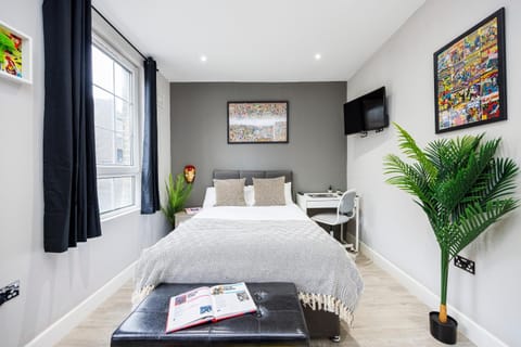 Bed, TV and multimedia, Photo of the whole room, Business facilities, Decorative detail, Bedroom