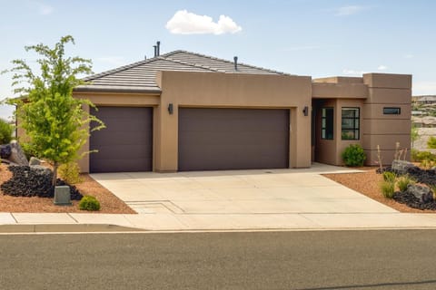 Washington Home with Pool Access about 32 Mi to Zion NP! House in Washington