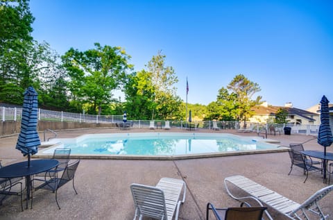 Pool and Dock Access Osage Beach Retreat! Apartment in Osage Beach