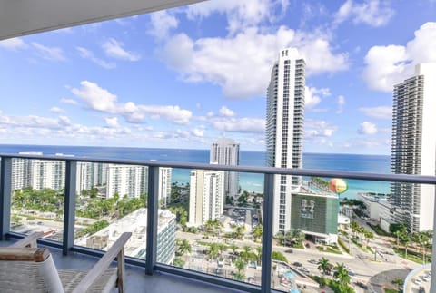 Property building, Day, View (from property/room), Balcony/Terrace, City view, Sea view