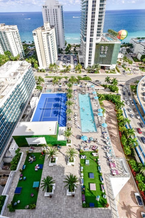 Property building, Day, Bird's eye view, Beach, City view, Pool view, Sea view, Swimming pool, sunbed