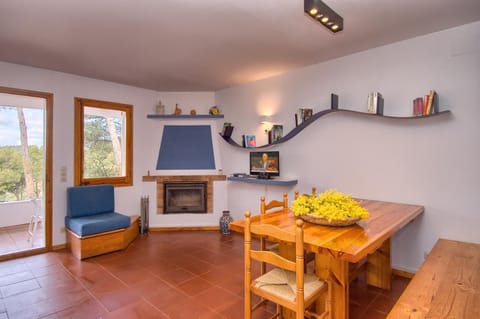 Day, Dining area