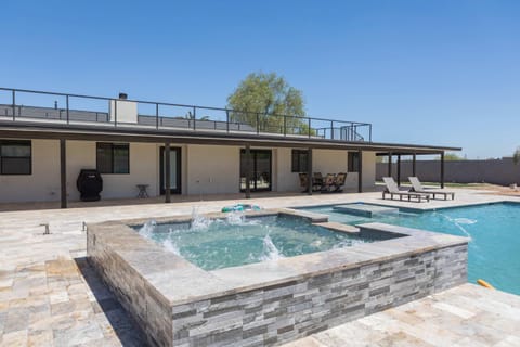 Desert getaway retreat pool spa billiards bbq House in Johnson Ranch