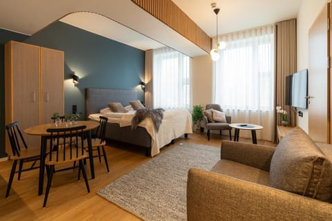 Bed, TV and multimedia, Living room, Seating area, Bedroom