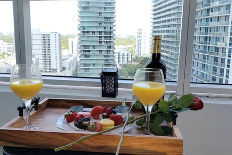 Amazing Studio Located in Upscale-Prime Location. Walking Distance to Restaurant Apartment in Brickell