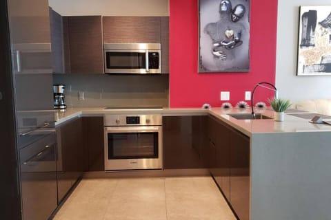 Amazing Studio Located in Upscale-Prime Location. Walking Distance to Restaurant Apartment in Brickell