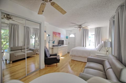 Gulside Resort. Unit 8 Apartment hotel in Saint Pete Beach