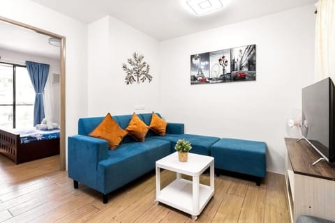 Communal lounge/ TV room, TV and multimedia, Living room, Seating area