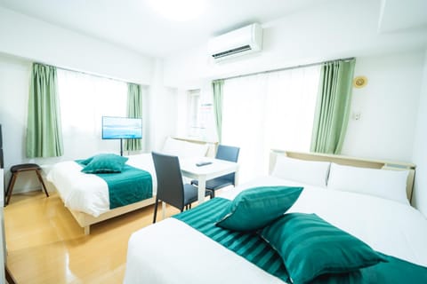 Bed, TV and multimedia, Living room