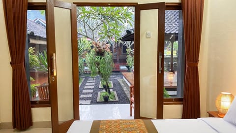 Bed, Day, Bedroom, Garden view