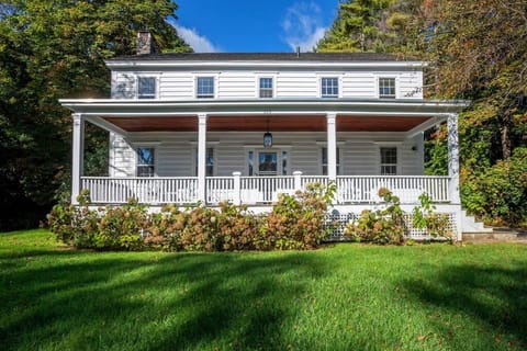 5 min walk to Equinox from The Manchester West House in Vermont