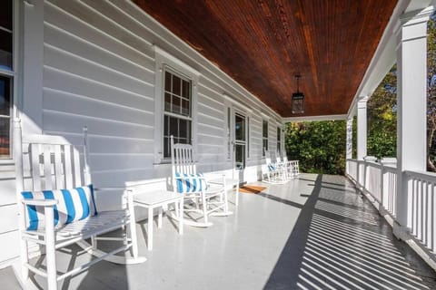 5 min walk to Equinox from The Manchester West House in Vermont