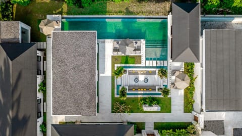 Property building, Natural landscape, Bird's eye view, Pool view, Swimming pool, Parking, internet