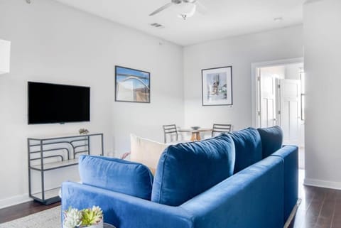 CozySuites Music Row Charming 1BR free parking! 04 Apartment in Music Row