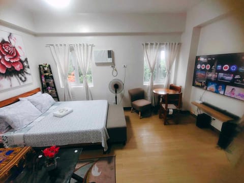 Bed, TV and multimedia, Photo of the whole room, Bedroom, towels