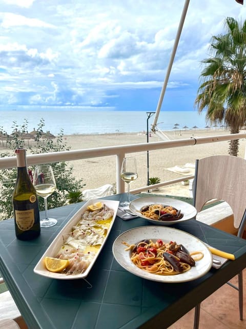 Day, Natural landscape, View (from property/room), Balcony/Terrace, Food and drinks, Food, Sea view, Lunch, Drinks, Alcoholic drinks