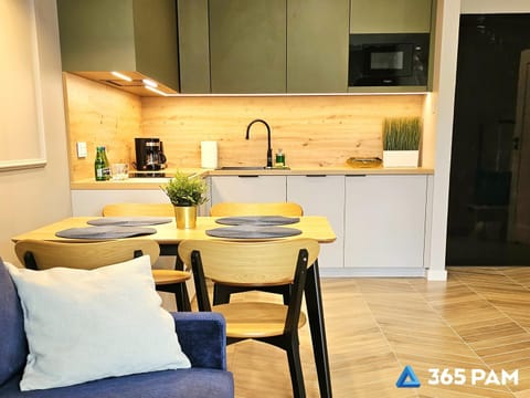 Kitchen or kitchenette, Dining area, stove