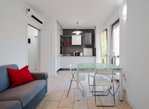 Kitchen or kitchenette, Living room, Seating area, Dining area, air conditioner