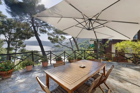 Belvedere su Bergeggi in Villa Apartment in Bergeggi