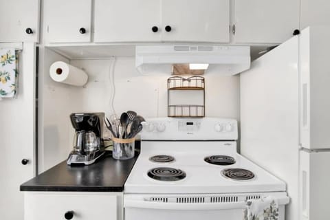 Charming Midtown Apt - Hannon Hideaway Unit A House in Mobile