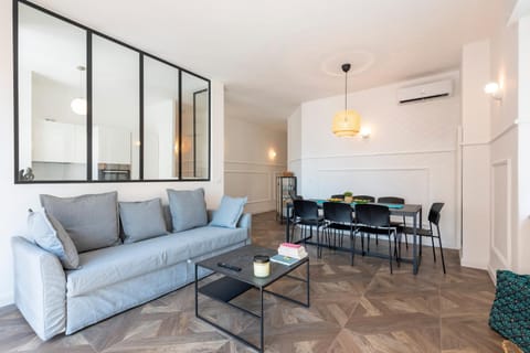 Living room, Seating area, Dining area