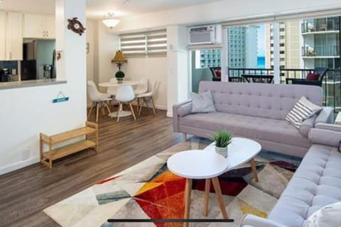 TV and multimedia, Kitchen or kitchenette, Living room, Seating area, Dining area