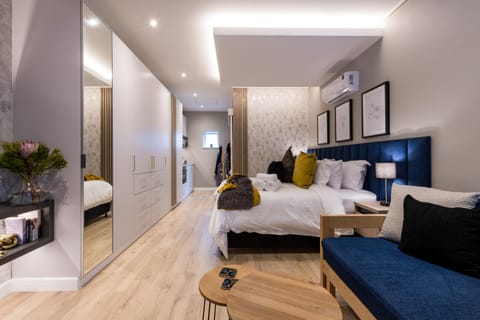 Bed, Living room, Photo of the whole room, Bedroom