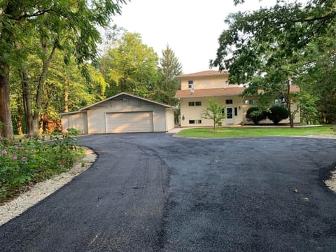 Finn's Hideaway -Modern family river home House in Iowa