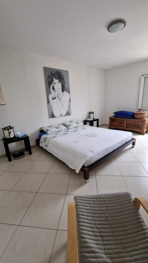 Bedroom, safe