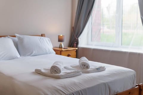 Bright 1 Bed Manchester Flat - Sleeps 3 Apartment in Salford