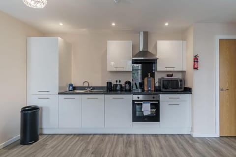 Bright 1 Bed Manchester Flat - Sleeps 3 Apartment in Salford