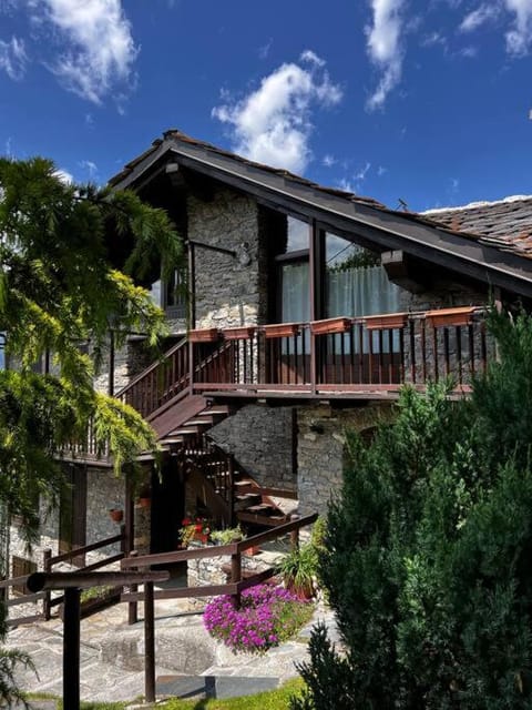 Property building, Spring, Garden, View (from property/room), Balcony/Terrace, Balcony/Terrace, Garden view