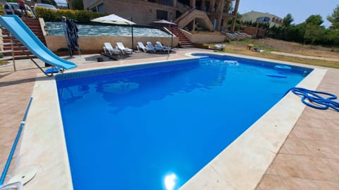 Pool view, Swimming pool, sunbed