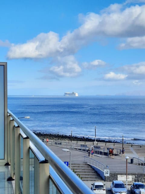 Nearby landmark, Natural landscape, Balcony/Terrace, Beach, Sea view