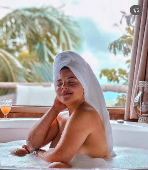 Hot Tub, Guests, Mountain view