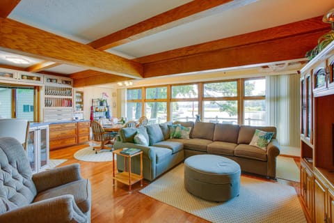 Sauna and Fireplaces! Lakefront Cadillac Retreat House in Michigan