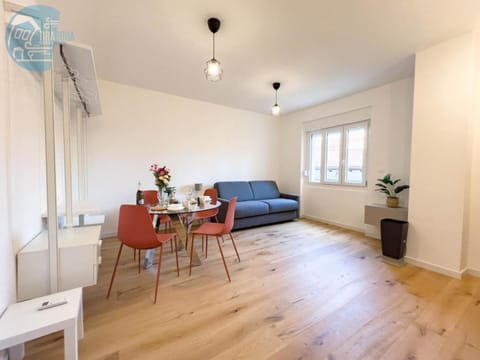 Economo B1 Tirabora Short Rent Apartment in Trieste