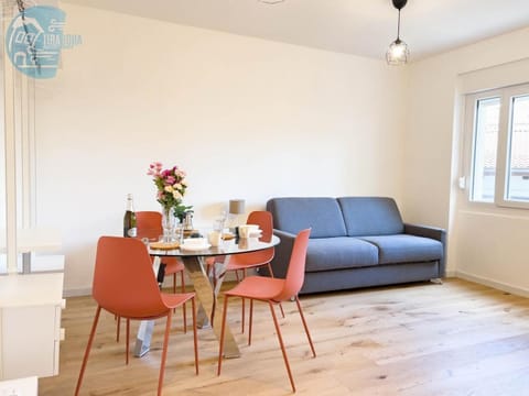Economo B1 Tirabora Short Rent Apartment in Trieste