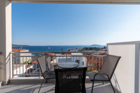 Patio, Natural landscape, View (from property/room), Balcony/Terrace, Balcony/Terrace, Seating area, Dining area, Sea view