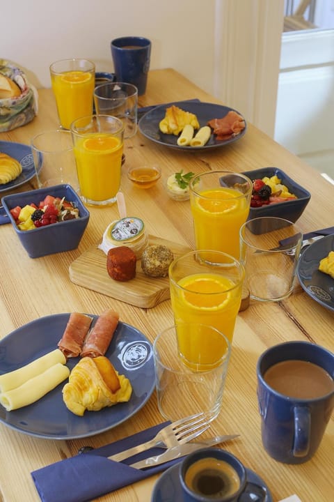 Food and drinks, Communal kitchen, Food, Breakfast, Continental breakfast, kitchen