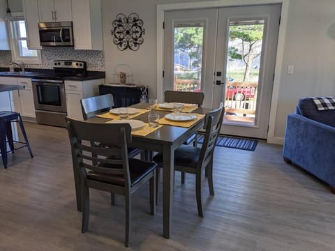 Renovated 2bed-1bath home, Lake WI, Ferry, Devil's Lake! House in Merrimac