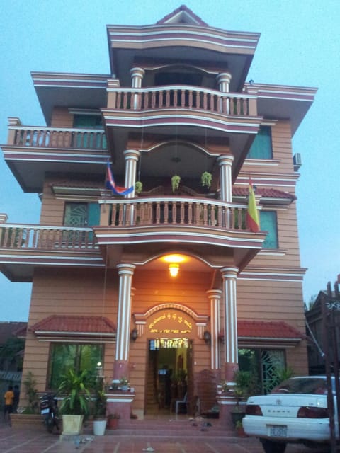 Facade/entrance
